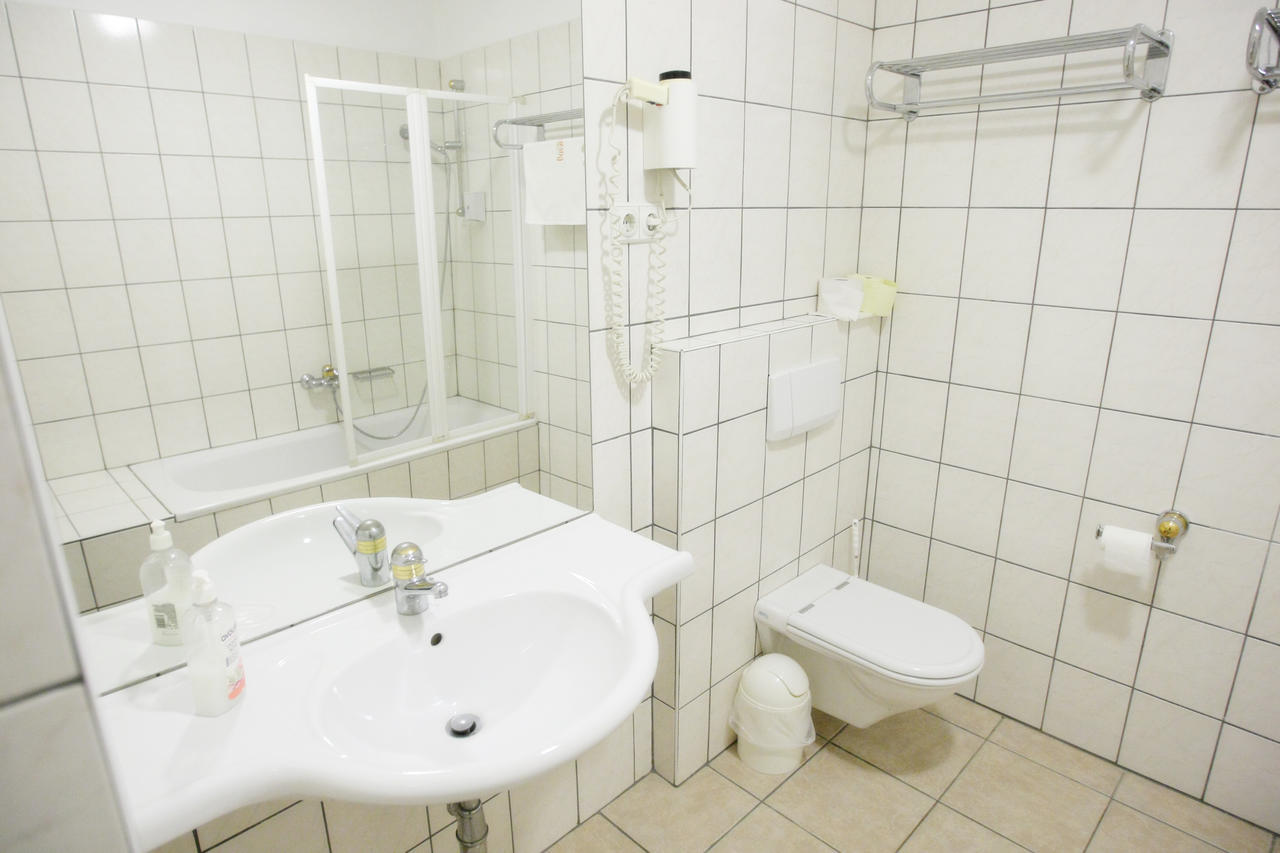 Gozmalom Etterem Es Panzio Bed & Breakfast Körmend Стая снимка