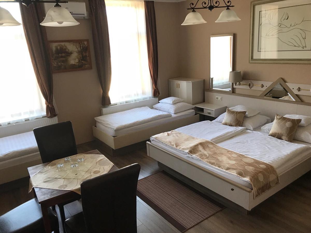 Gozmalom Etterem Es Panzio Bed & Breakfast Körmend Екстериор снимка