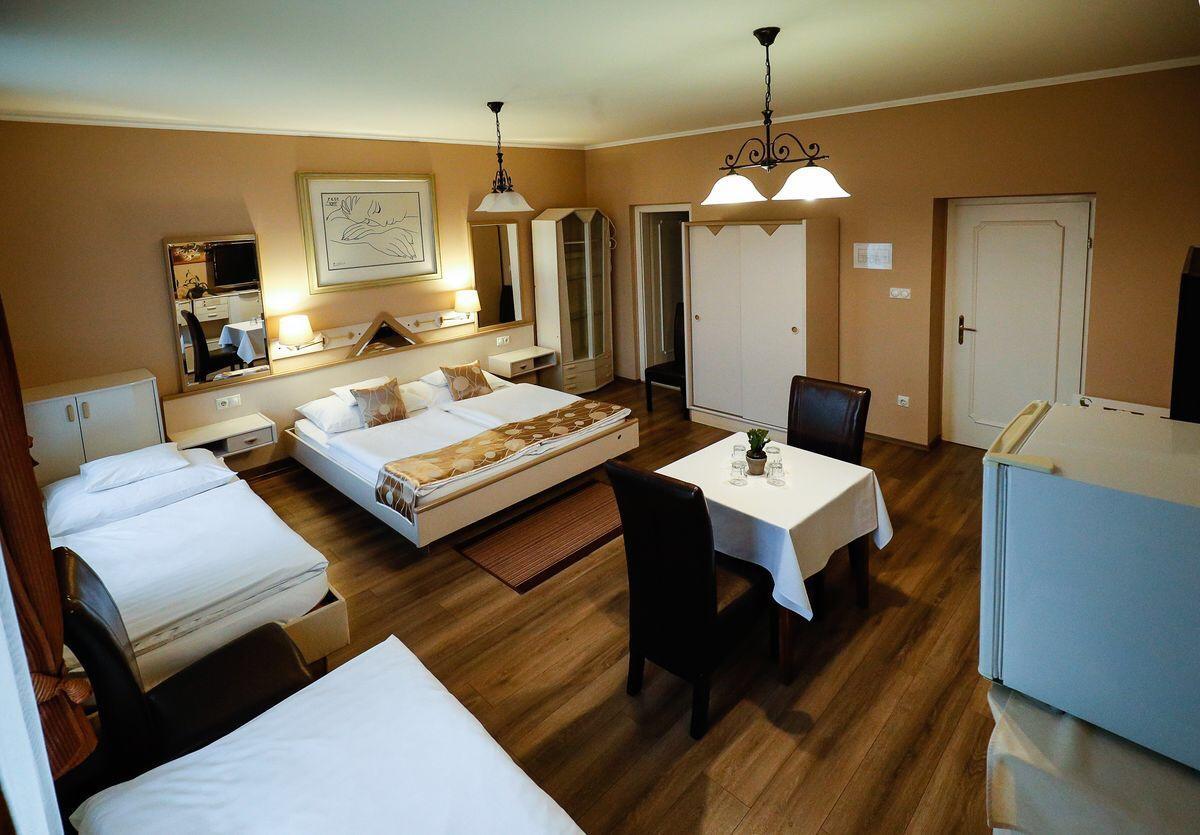 Gozmalom Etterem Es Panzio Bed & Breakfast Körmend Екстериор снимка