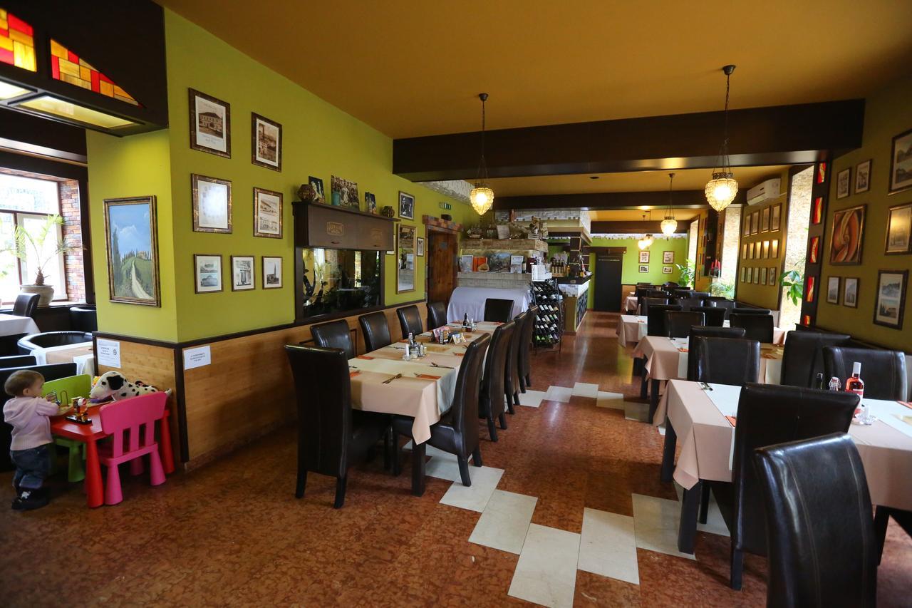 Gozmalom Etterem Es Panzio Bed & Breakfast Körmend Екстериор снимка